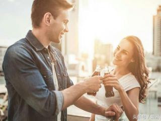 丈夫不爱妻子七种表现，男人不爱你的七个表现