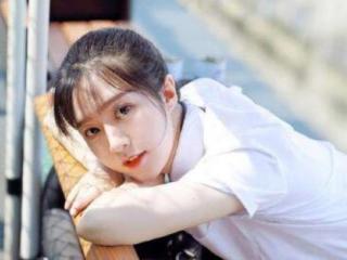 女孩对你有好感的暗示，女生对你有好感的征兆