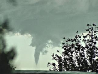 梦见旋风是什么预兆，周公解梦梦见龙卷风