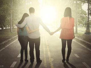 男人出轨女人该怎么办（婚姻中面对老公出轨了怎么挽回）