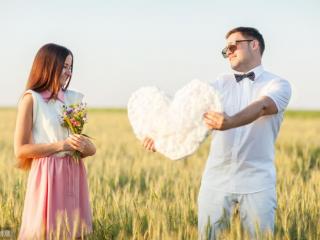 恋爱中男女花钱原则（谈恋爱时男女双方如何花钱）