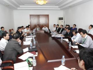 主持人开场白台词（会议主持词开场白范文）