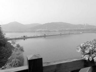 救妻子自己遇难（救起落水妻子自己却遇难）