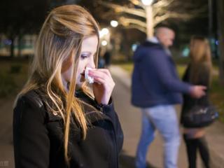 放弃后的心疼（放弃一个爱了很久并心疼很久的人）