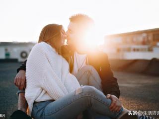 和女生看电影牵手技巧（第一次约女友看电影总攻略）