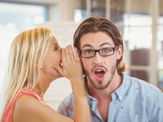 跟女孩子聊天怎么找话题，找女孩聊天不知道用什么话题