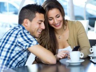 逗女孩子开心的话题，聊天怎样逗女生开心