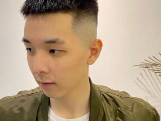 男生流行发型名称（今春流行这8款男生发型）