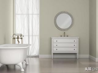 女人洗澡不关门，妈妈洗澡从来不关浴室门