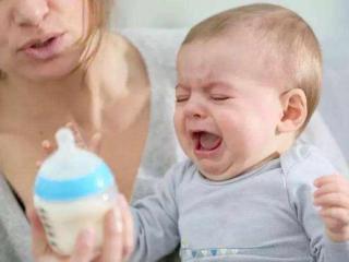 婴儿不用奶瓶怎么办（宝宝不肯用奶瓶怎么办）