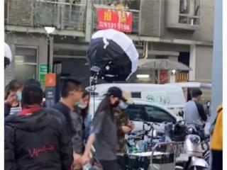 杨幂和袁姗姗（说的是袁姗姗的骚操作吧）