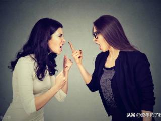 怎么治楼下无理的邻居（有个不讲理的邻居怎么办）