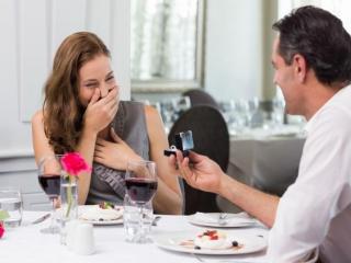 和刚认识的异性朋友怎么聊天，和异性第一次见面应该聊些什么