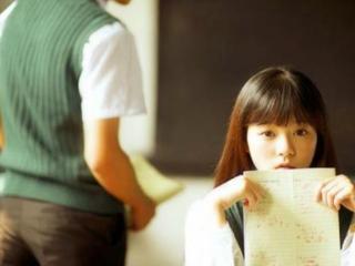 十二星座暗恋小动作，各有哪些藏不住的小动作