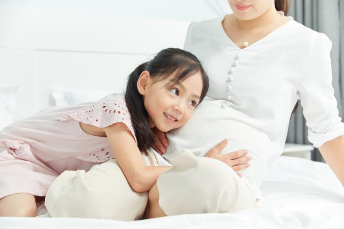 3、有一儿一女了却意外怀了第三胎，各种纠结到底要不要