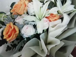 第一次送女生花怎么说最好，面对第一次收到表白的鲜花
