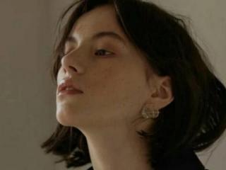 女朋友生气了哄她的话，惹女朋友生气了我该怎么哄她