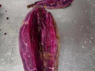 男生不主动联系但回复，但联系他会及时回复