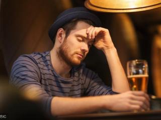 男人不联系但发朋友圈，为什么男人聊着聊着不回你微信