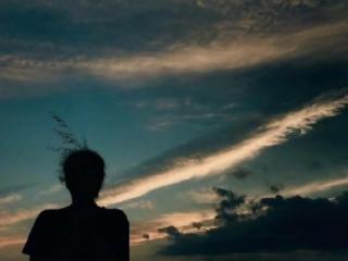 梦见一个人代表什么（梦见一个人到底意味着什么）