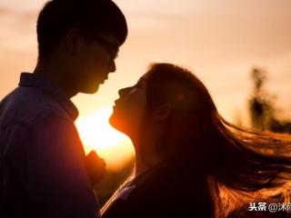 男人联系初恋后的反应，男人再次面对初恋时