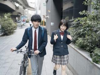 在小学喜欢一个女生怎么办，有了喜欢的女生怎么办