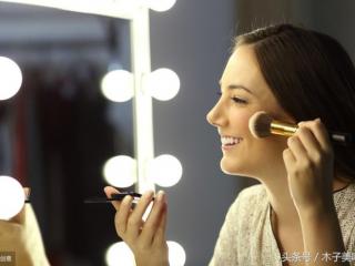 蜜粉和散粉的区别（散粉、蜜粉、定妆喷雾）