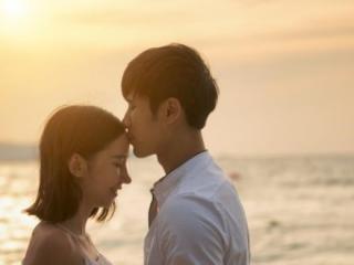 男生主动制造肢体接触，男生喜欢与你肢体接触