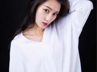 女生说有人想追她是什么意思，喜欢的女孩说有人追她