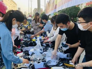 新手摆地摊卖什么好（适合新手摆地摊的八大商品）