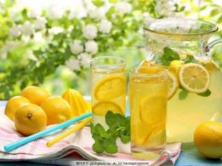 喝柠檬水的好处（常喝柠檬水的12种健康益处）