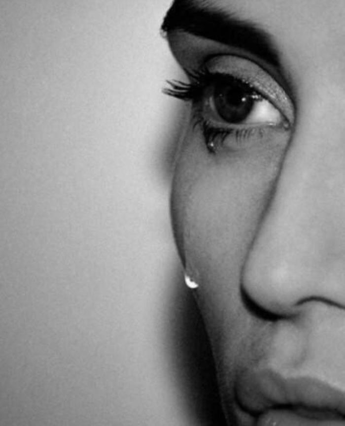 伤感的图片(晚安心语短句短语伤感图片)