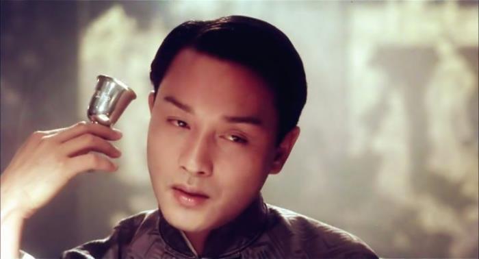 明星情感 > 文章详情张国荣除了在歌坛上轰动一时外,影视作品也是部部