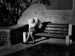 老公生气了怎么哄他开心（惹老公生气了怎么办）