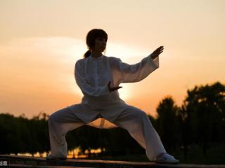 关于运动的谚语（练太极的三十条谚语）