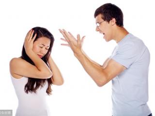 夫妻吵架时老公经常提离婚（男人和妻子一吵架就提离婚）
