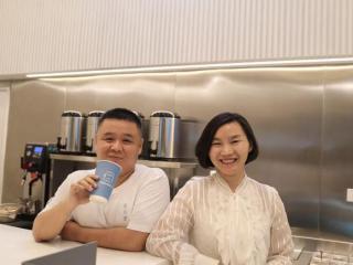 王俊凯的妈妈（王俊凯爸妈奶茶店开张）