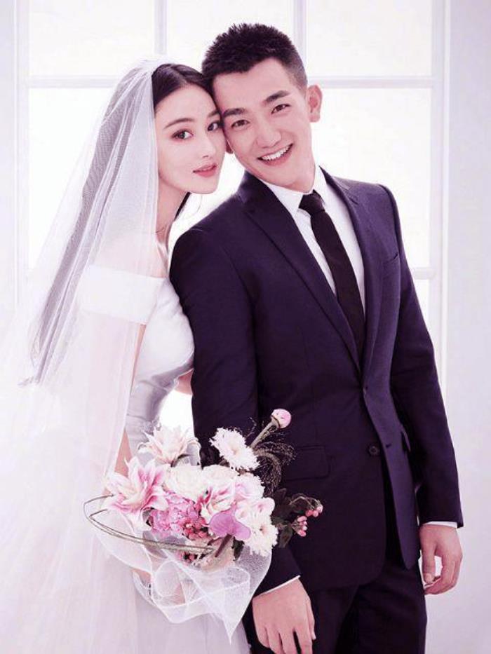 张馨予与何捷2018年8月5日,张馨予与何捷在上海举行婚礼.