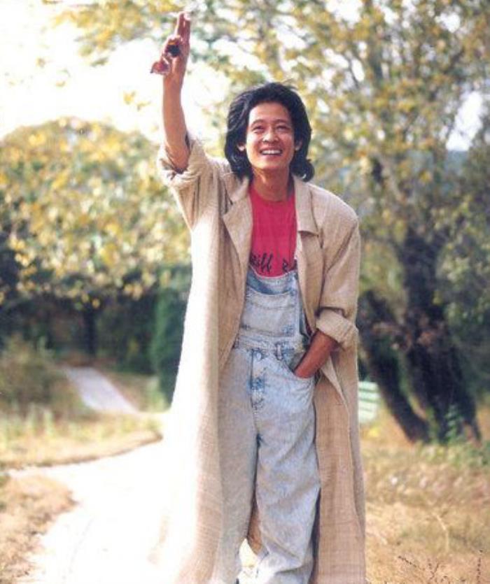 王志文年轻时王志文年轻时杂志封面上的王志文大约2008年3月,朱榴亭