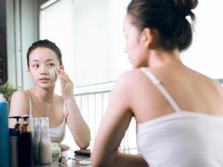 隔离霜和防晒霜的使用顺序（防晒霜和隔离霜的使用顺序）