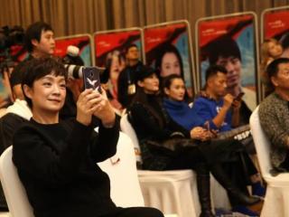 张嘉译王海燕（张嘉译为啥娶了王海燕）