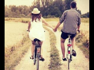 用一句话偷偷公布恋情（一句话朋友圈公布恋情）