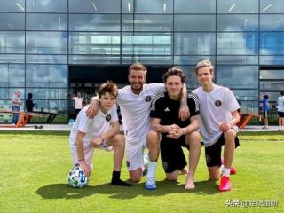 贝克汉姆几个孩子（贝克汉姆光膀子带3儿子踢球）