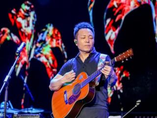 许巍故乡歌词（故乡——许巍写给心爱的人的歌）