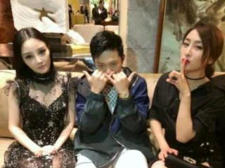 李小璐出轨图片（PGONE曝李小璐浴室不雅照）