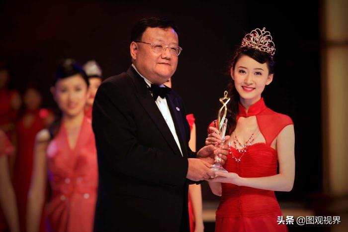 《超级女声》,并晋级成都唱区20强 ;同年,黄橙子报名参加了由凤凰卫视