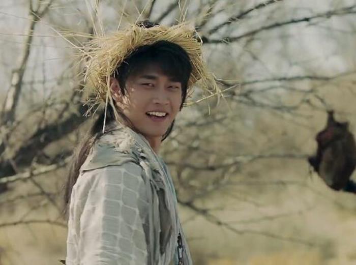 见多识广,他先后救下太子李承乾和唐国功臣秦琼,并且帮助李安澜认亲