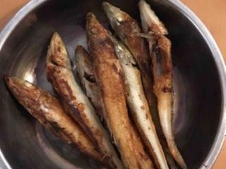 鱼刺卡在喉咙能自愈吗（鱼刺自己乖乖跑出来）