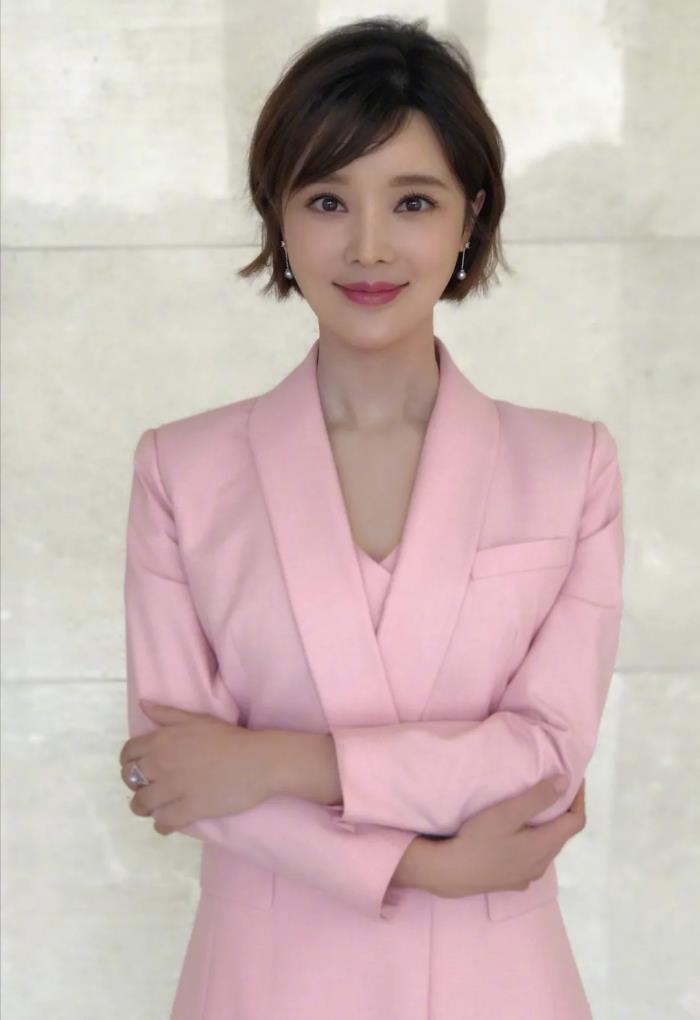 胡蝶央视主持人央视美女主持人胡蝶