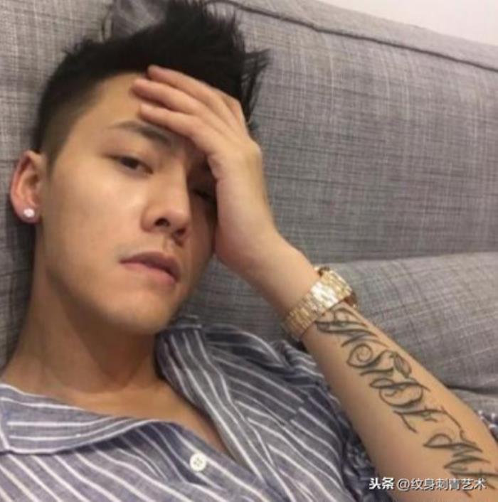 有纹身的明星明星的纹身都是有意义的